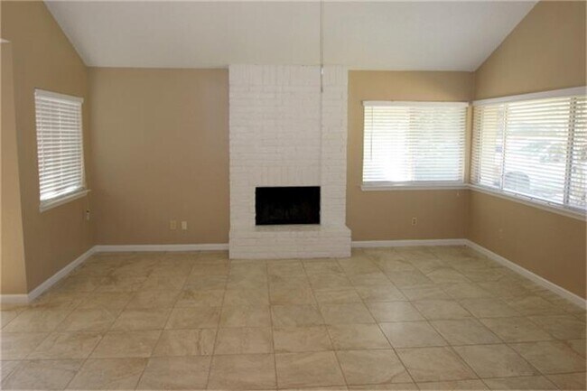 Building Photo - 4802 Maurita Dr