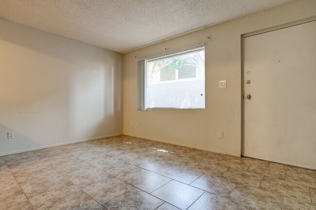 Building Photo - 7850 E Glenrosa Ave
