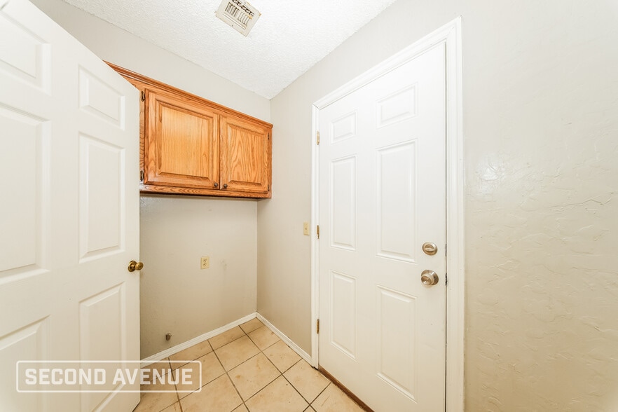 Building Photo - 1200 SW 133rd Pl