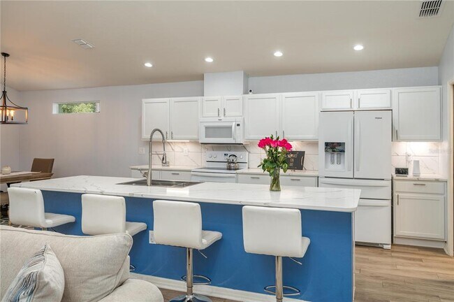 Building Photo - 501 Interlock St