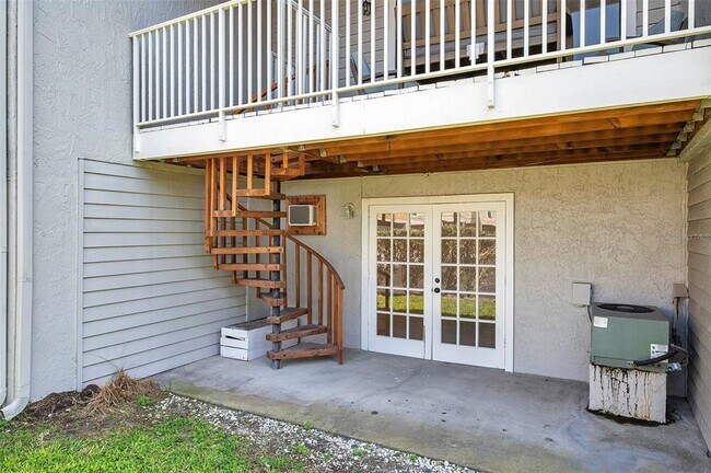 Building Photo - 745 Pinellas Bayway S