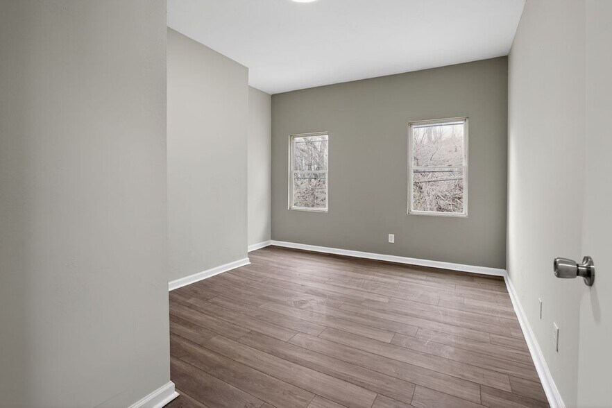 Building Photo - 553 Norman St