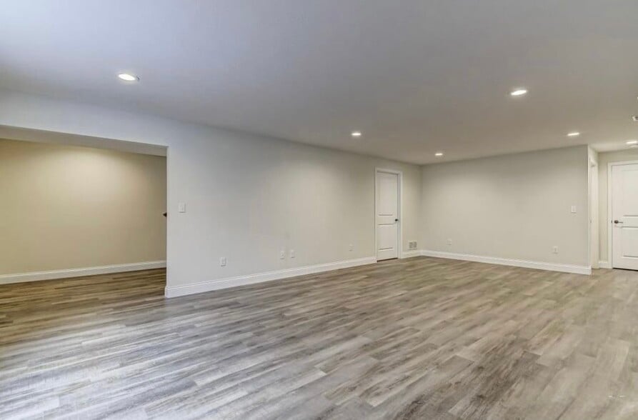 Building Photo - 1811 Spartan Dr