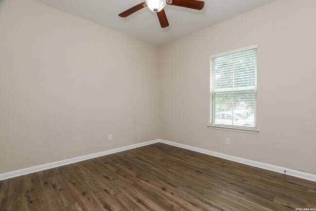 Building Photo - 1330 Plaza Lake Dr