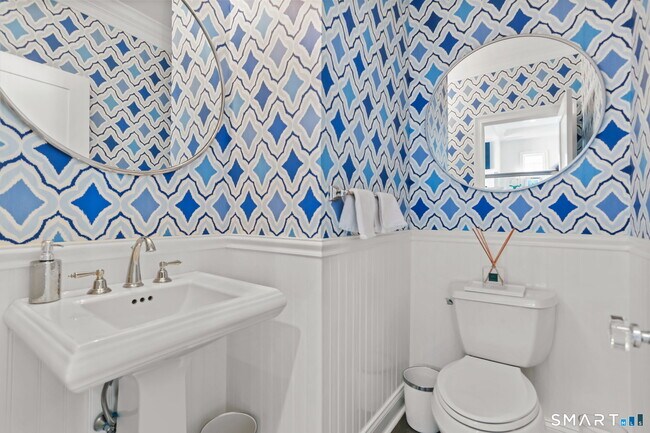 Building Photo - 228 Eastlawn St