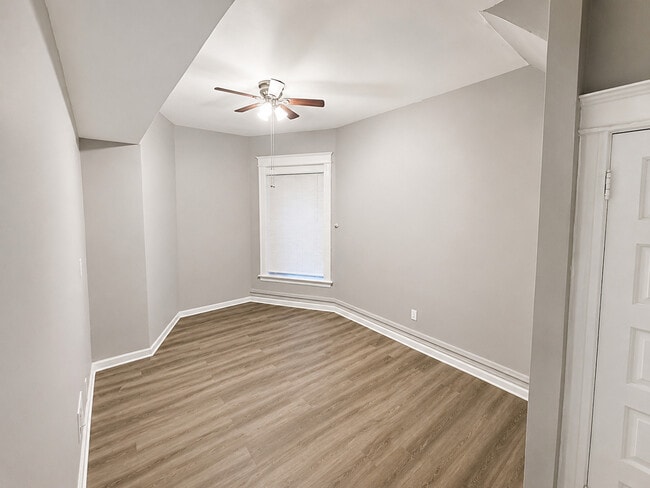 Building Photo - 6426 S Ingleside Ave