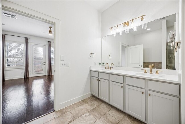 Building Photo - 2520 Bluebonnet Ln