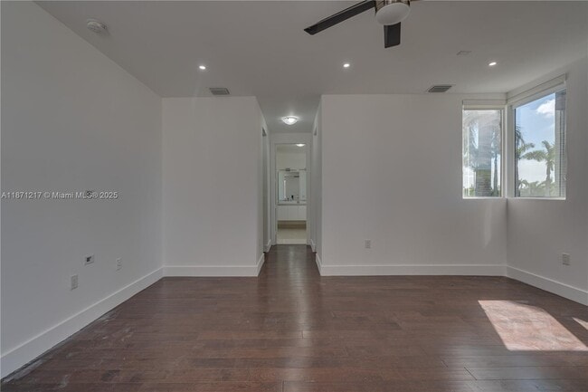 Building Photo - 9870 NW 74th Terrace