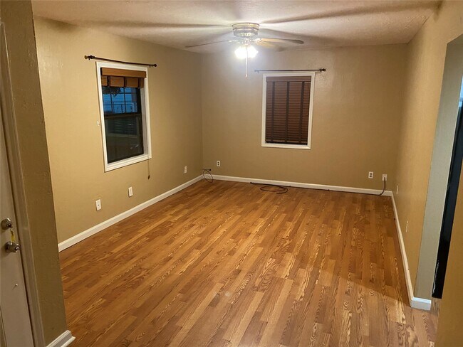 Building Photo - 10451 County Rd 909