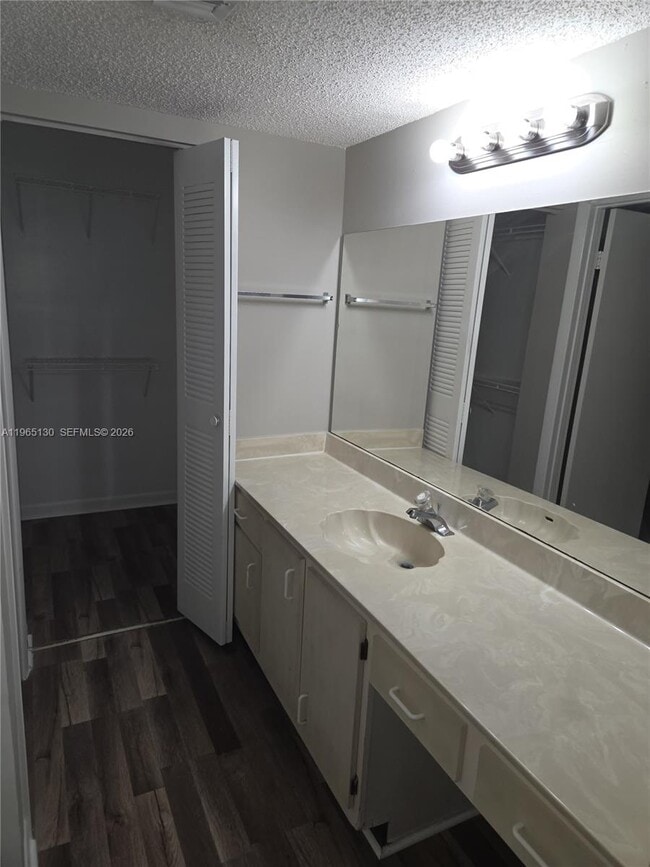 Building Photo - 9755 Westview Dr