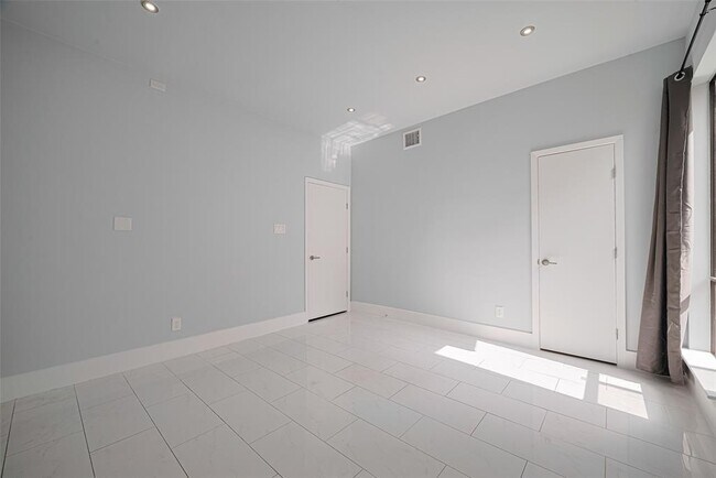 Building Photo - 1014 Fleetwood Pl Dr
