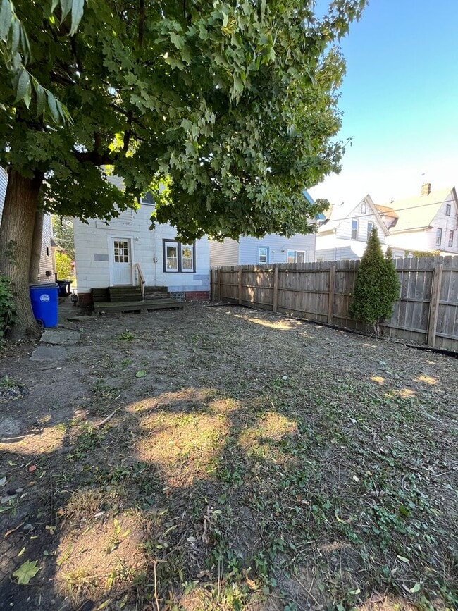 Building Photo - Cudell Area - 3 Bedroom - 1 Bath - Single ...