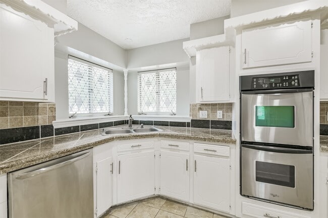 Building Photo - 623 E Cypresswood Dr