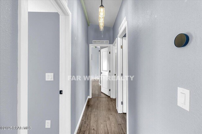 Building Photo - 2490 W Glenshandra Dr