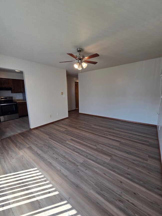 Building Photo - 6012 Boxwood Dr