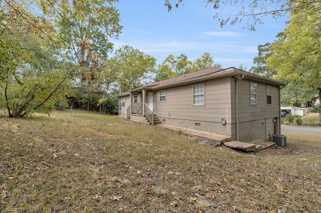 Building Photo - 306-306 Glenwood Cir