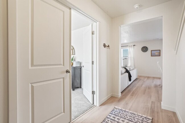 Building Photo - 10390 Crystal Ridge Dr