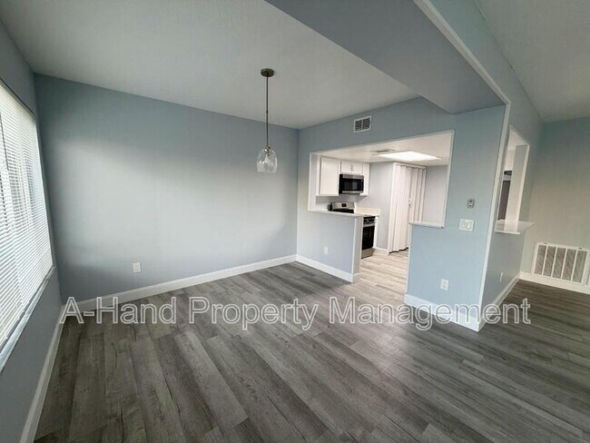 Building Photo - 205 Coconut Palm Way