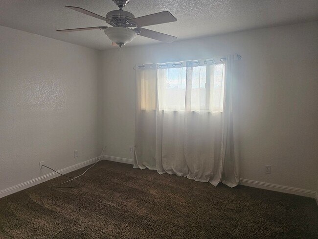 Building Photo - Unfurnished Long Term