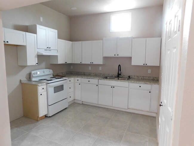 Building Photo - 144 Cerezo Ave