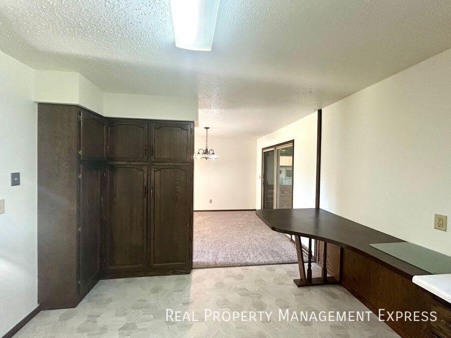Building Photo - 3 Bedroom Home 1.5 Bath for Rent