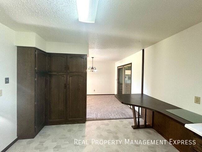 Building Photo - 3 Bedroom Home 1.5 Bath for Rent