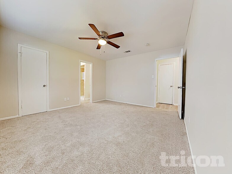 Building Photo - 6511 Grey Oaks Dr