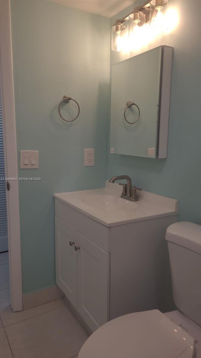 Building Photo - 202 Canterbury I