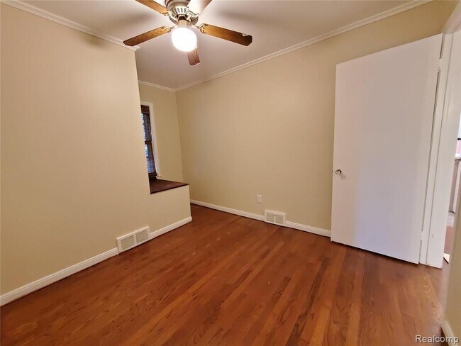 Building Photo - 11314 Lenore Ave