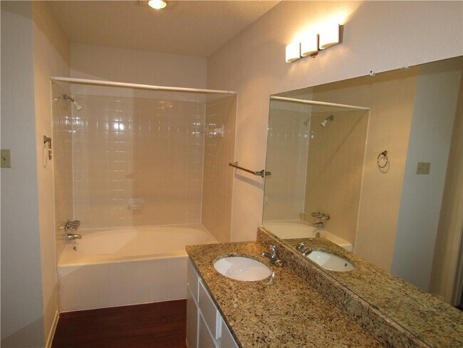 Building Photo - 405 Arrow Head