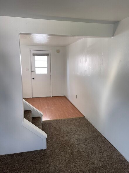 Building Photo - 305 Cherry St