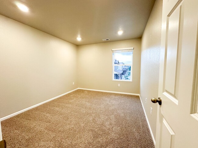 Building Photo - Brand New 3BR in the Brook at Via Varra No...