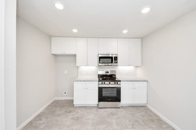 Building Photo - 8102 Bob White Dr