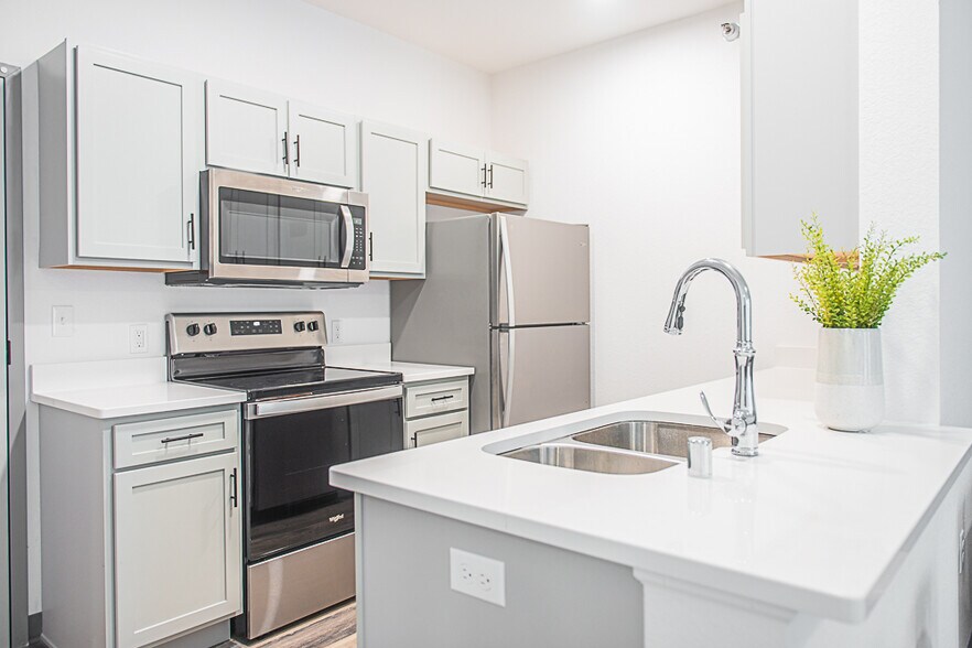 Cambridge North 2075 N Cambridge Ave Milwaukee WI 53202 Apartment