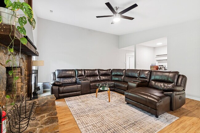 Building Photo - Private 3BR Retreat on 2 Wooded Acres in Clover with no HOA!!