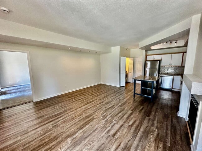 Building Photo - "Spacious 2-Bed, 2-Bath Condo with Pool Ac...