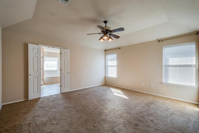 Building Photo - 706 Lakeview Dr