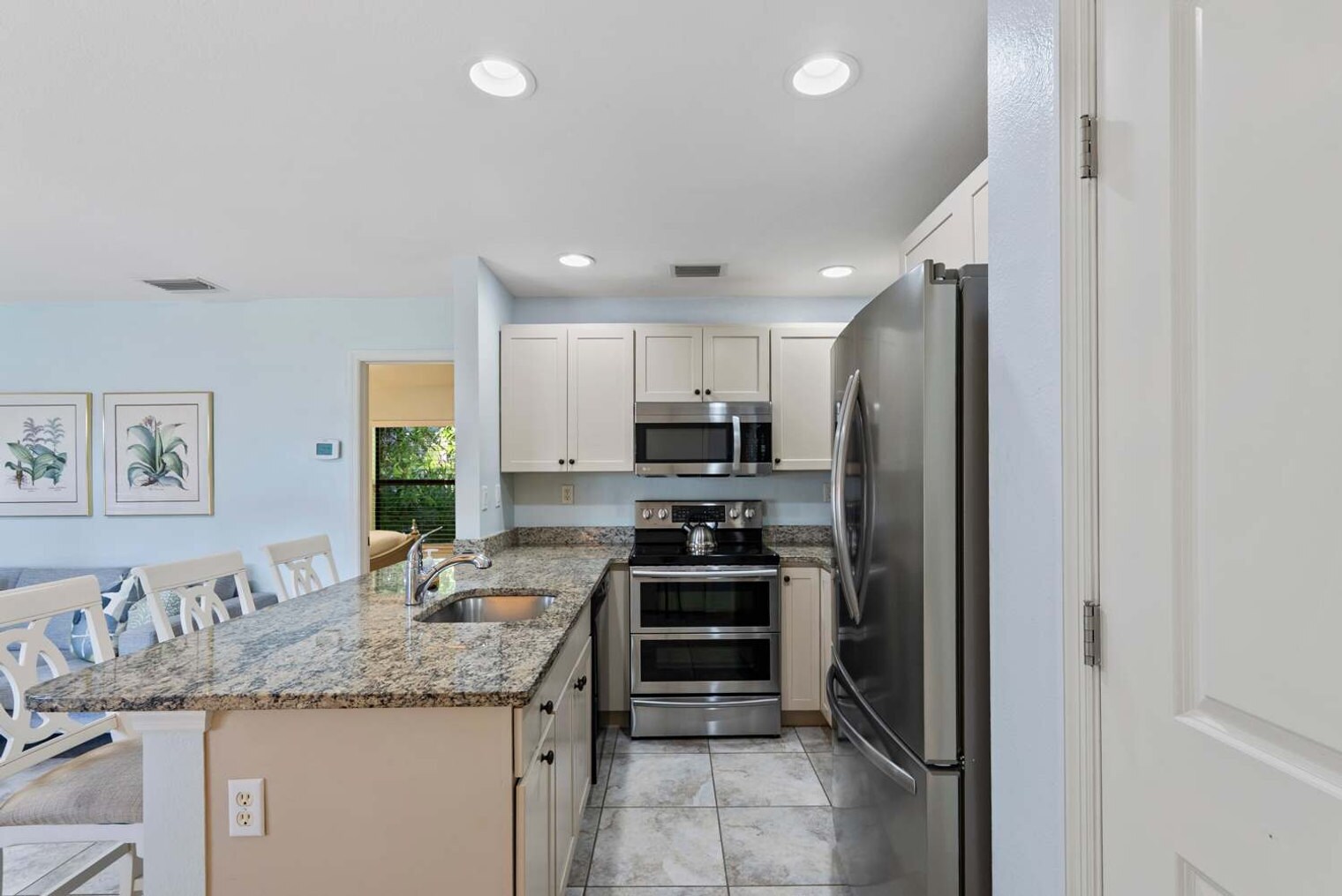 Building Photo - 655 8th Ave S