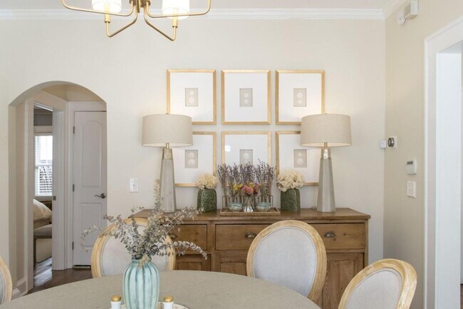 Building Photo - 801 Durant Pl NE