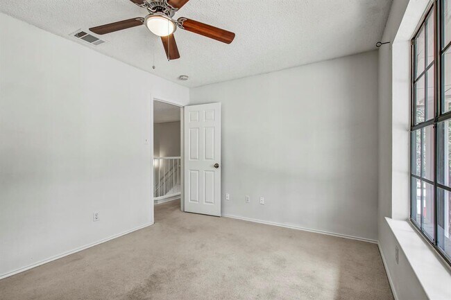 Building Photo - 17516 Klamath Falls Dr