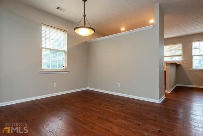 Building Photo - 246 Village Square Dr