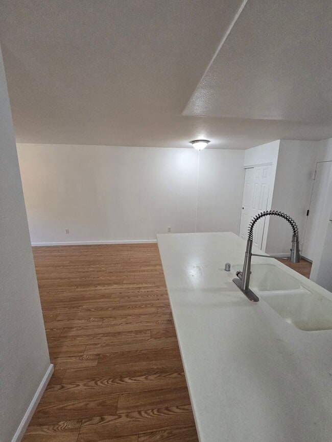 Building Photo - Spacious 1BR Mission Valley Condo - A/C - Private Balcony - 2 Parking Spaces