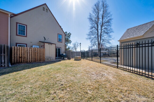 Building Photo - Charming 2 beds 2.5 baths in Aurora with a move-in special of 50% off first month's rent!!