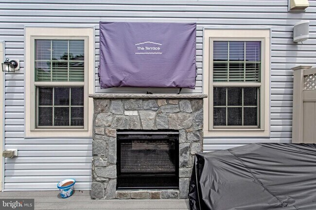Building Photo - 703 Skippers Ln