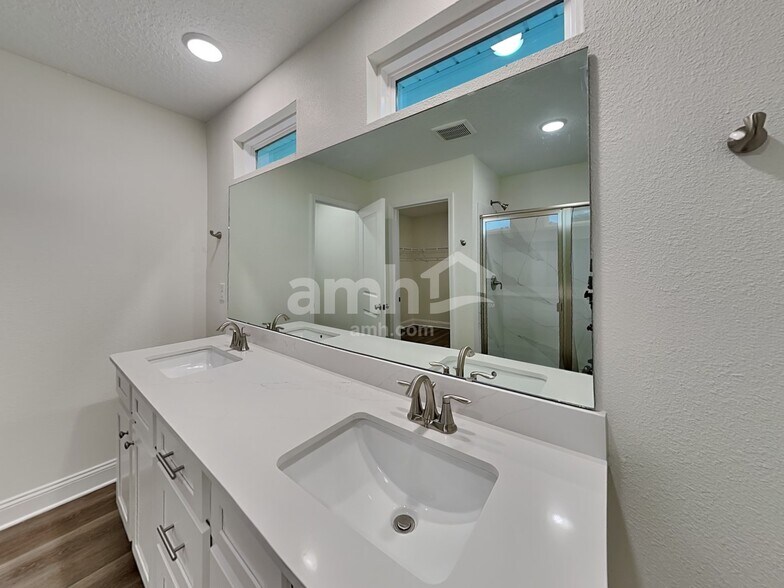 Building Photo - 11655 Hillside Dr