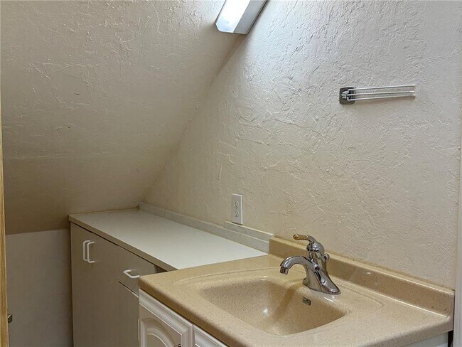 Building Photo - 7832 Kavanagh Ct
