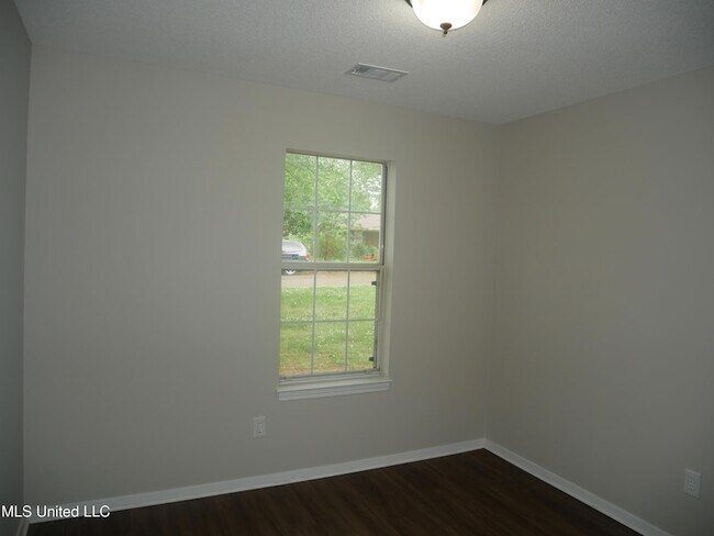 Building Photo - 6525 Lynnfield Rd