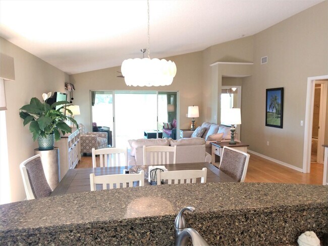 Building Photo - 540 Clubside Cir