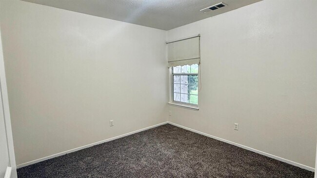 Building Photo - 945 Don Medico Dr