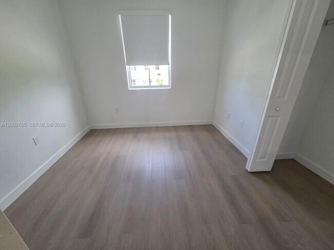 Building Photo - 1844 SE 27th Rd